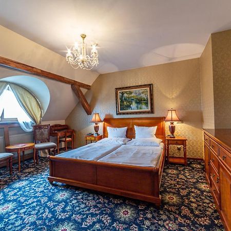 Chateau Zbiroh Bagian luar foto