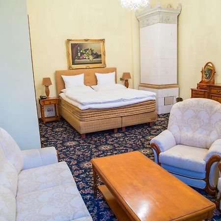 Chateau Zbiroh Bagian luar foto