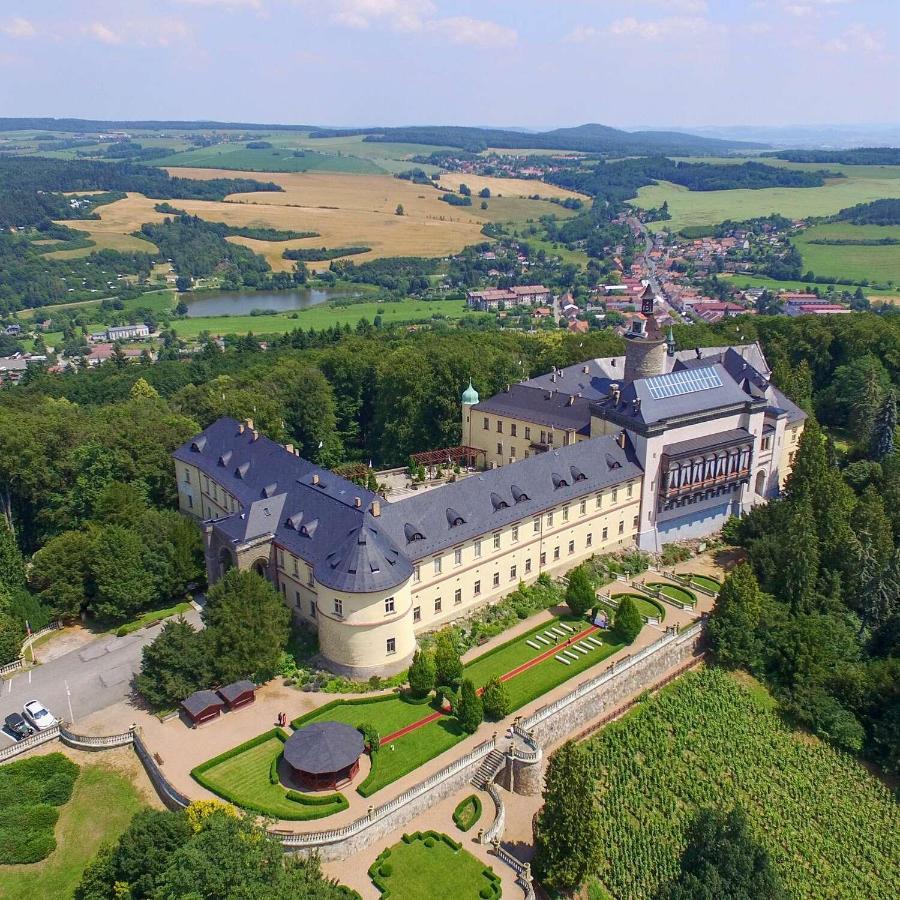 Chateau Zbiroh Bagian luar foto