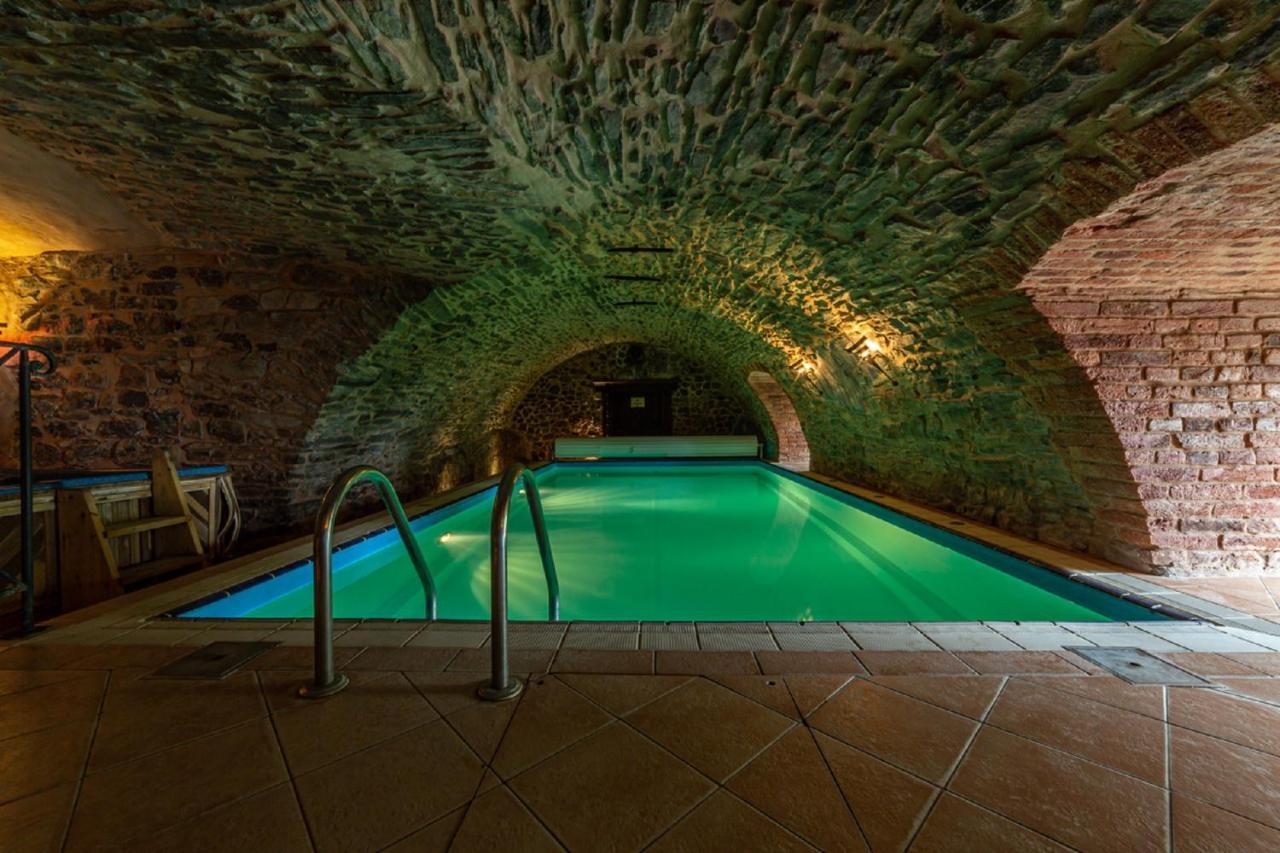 Chateau Zbiroh Bagian luar foto