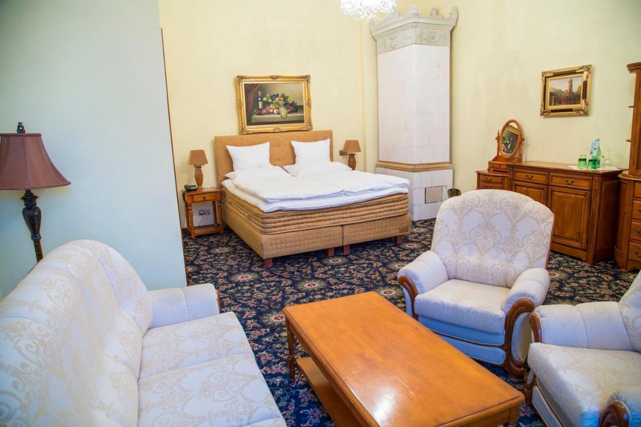 Chateau Zbiroh Bagian luar foto