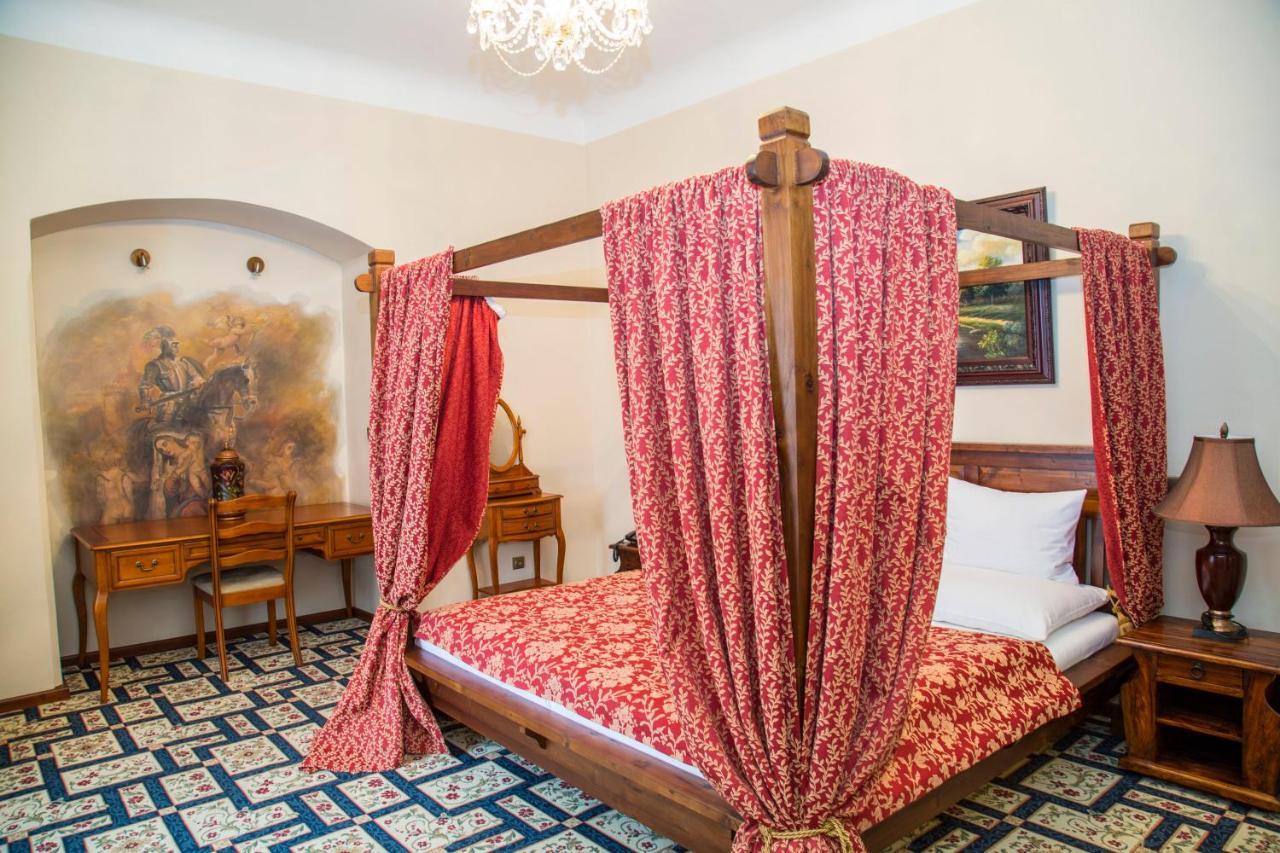 Chateau Zbiroh Bagian luar foto