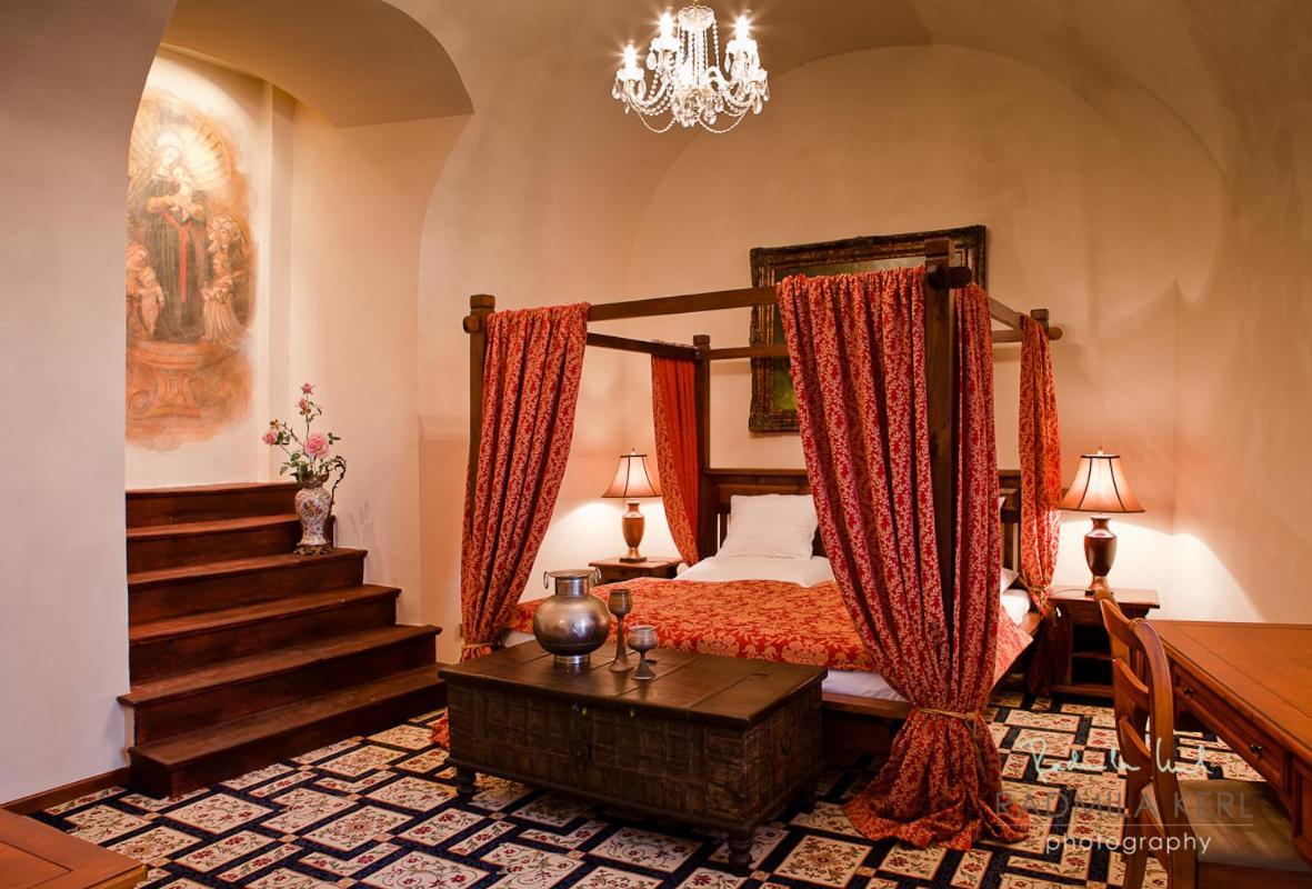 Chateau Zbiroh Bagian luar foto