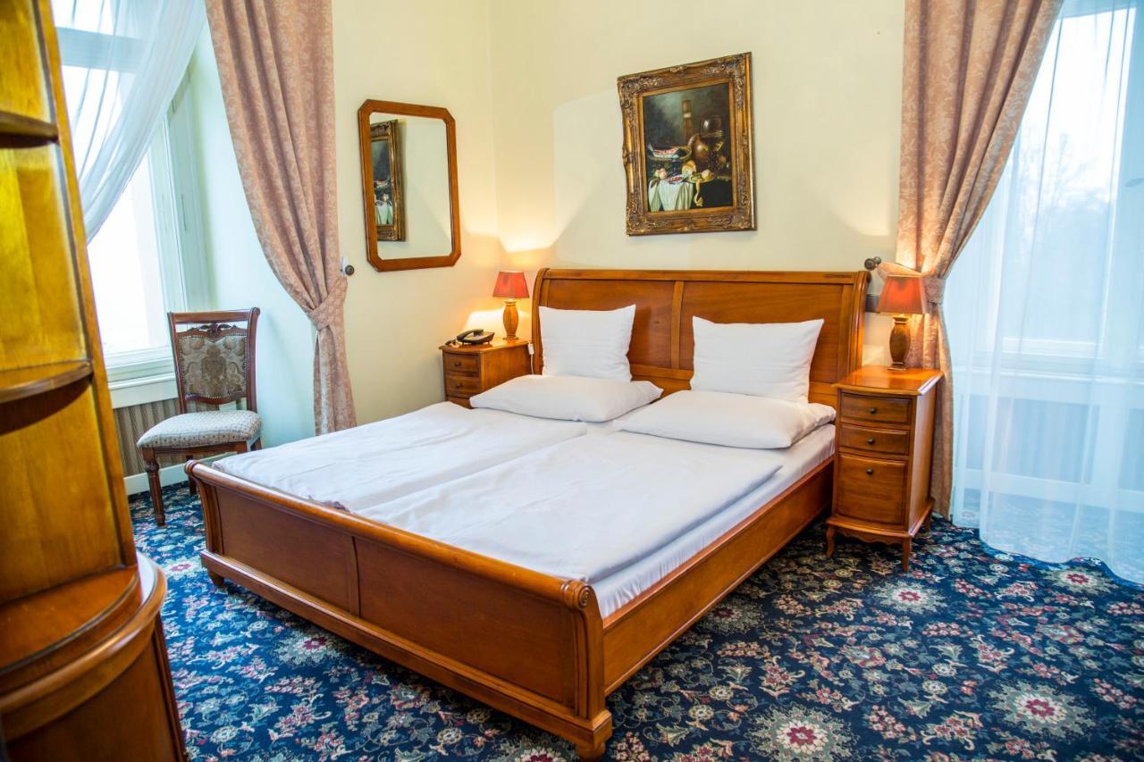 Chateau Zbiroh Bagian luar foto