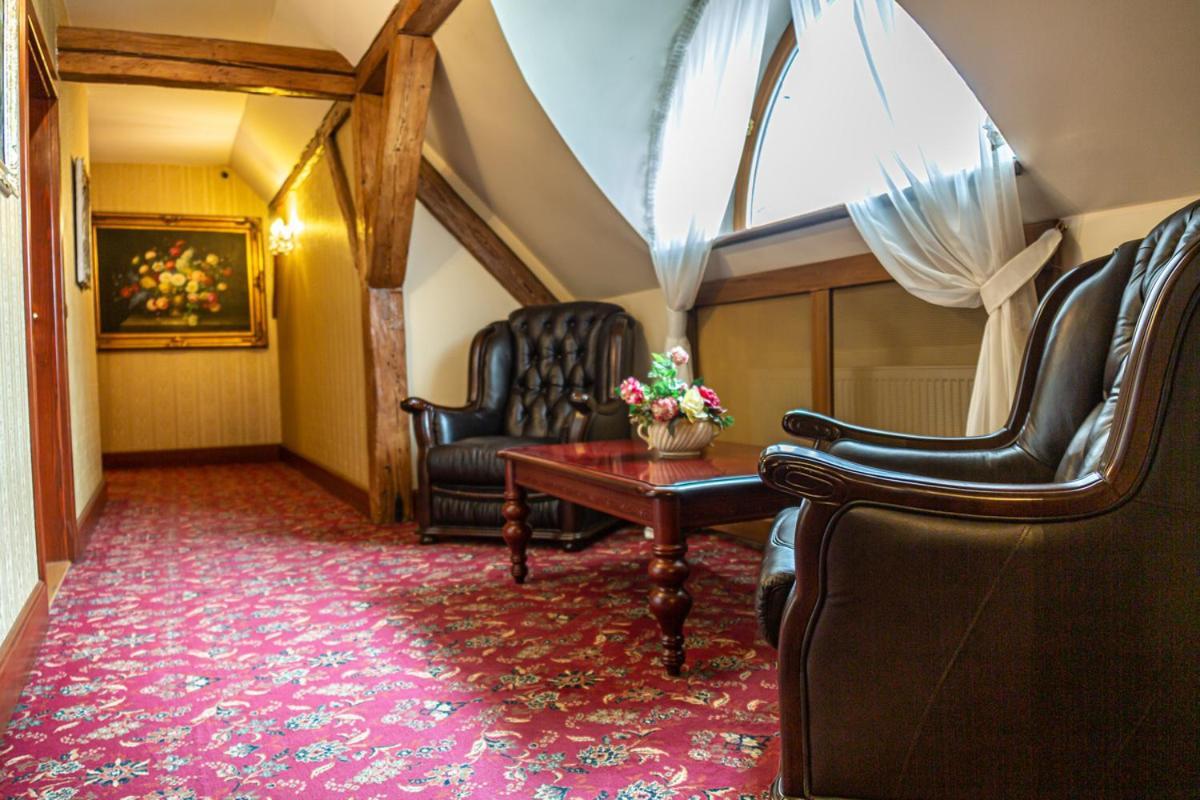 Chateau Zbiroh Bagian luar foto