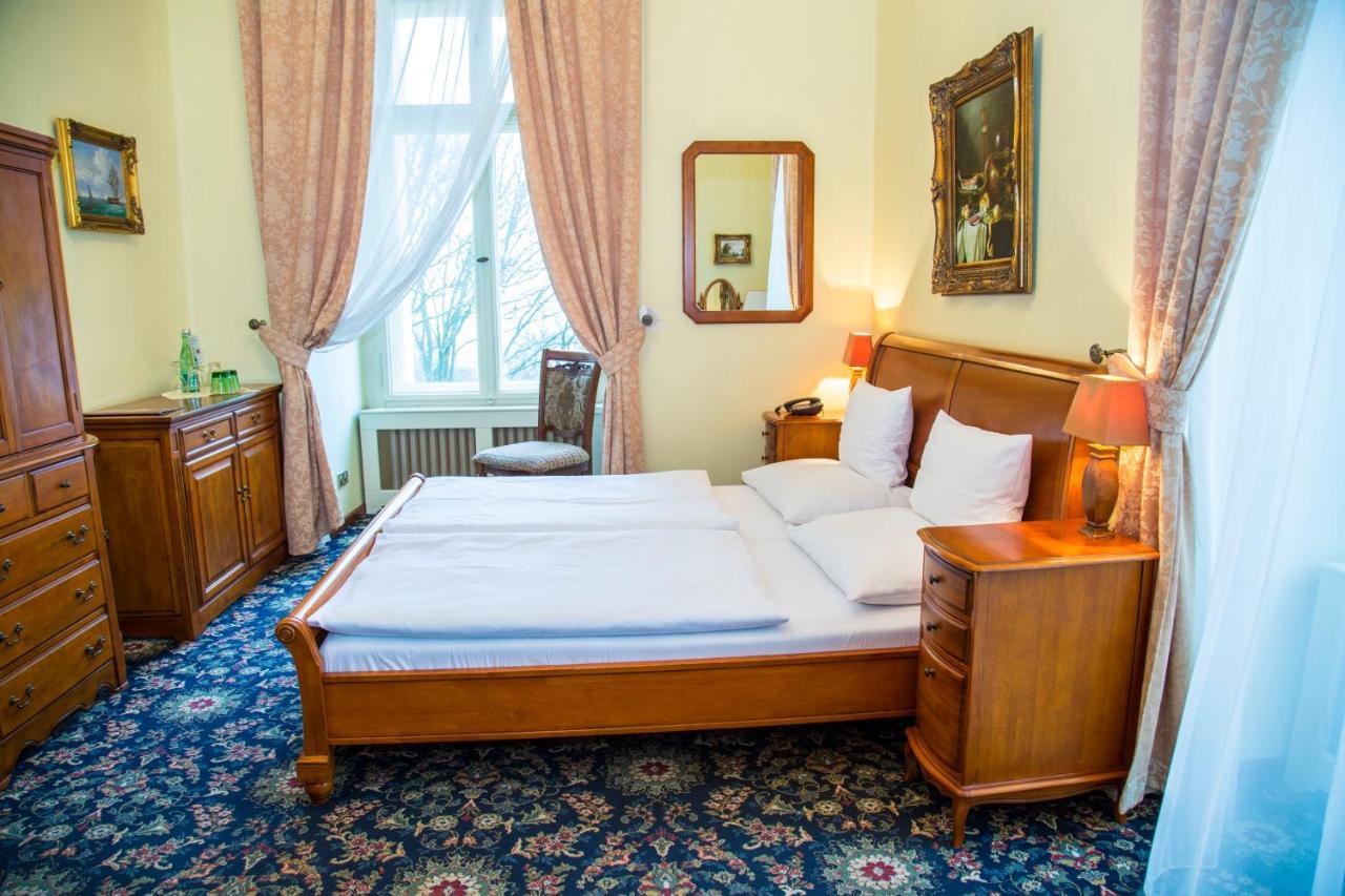 Chateau Zbiroh Bagian luar foto