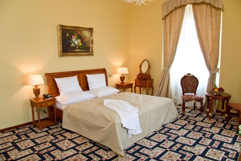 Chateau Zbiroh Bagian luar foto