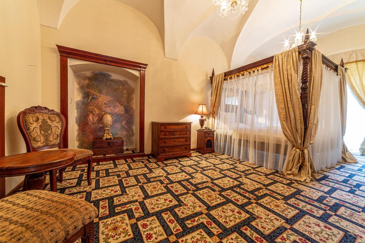 Chateau Zbiroh Bagian luar foto