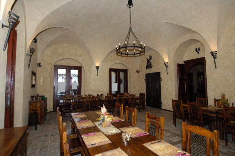 Chateau Zbiroh Bagian luar foto