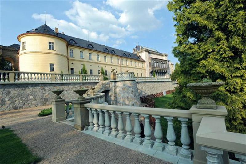 Chateau Zbiroh Bagian luar foto